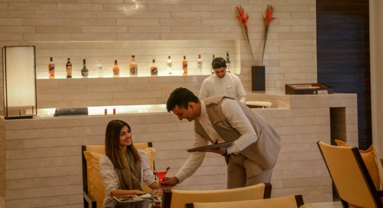 트리덴트 아그라 호텔 외부 사진 A restaurant in India